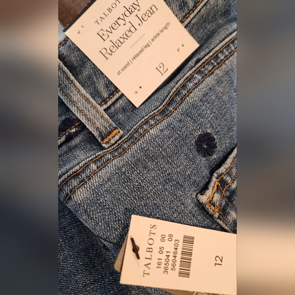 Women's Talbots Everyday Relaxed Fit Jeans, Size 12 - Picture 2 of 8